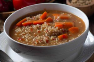 sopa de quinua y verduras, apio zanahoria, tomate, cebolla